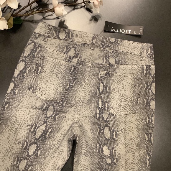 Elliott & Vine Gray Snake Reptile Animal Print Skinny Ankle Crop Jeans NWT - Picture 7 of 13